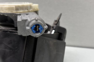 Pretensionneur de ceinture avant gauche PEUGEOT 5008 1