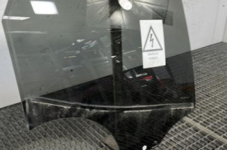 Vitre arriere droit RENAULT CLIO 5