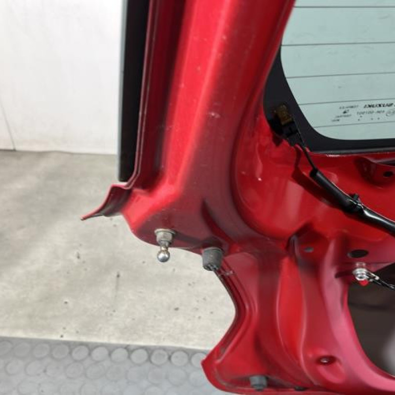 Malle/Hayon arriere SUZUKI SWIFT 5 Photo n°8