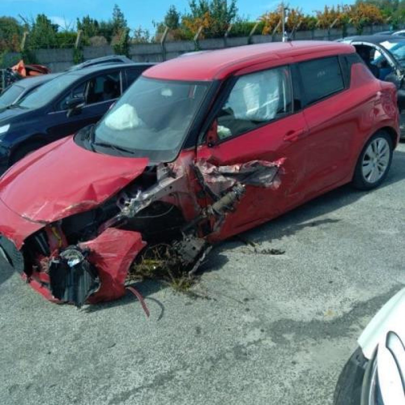 Malle/Hayon arriere SUZUKI SWIFT 5 Photo n°14