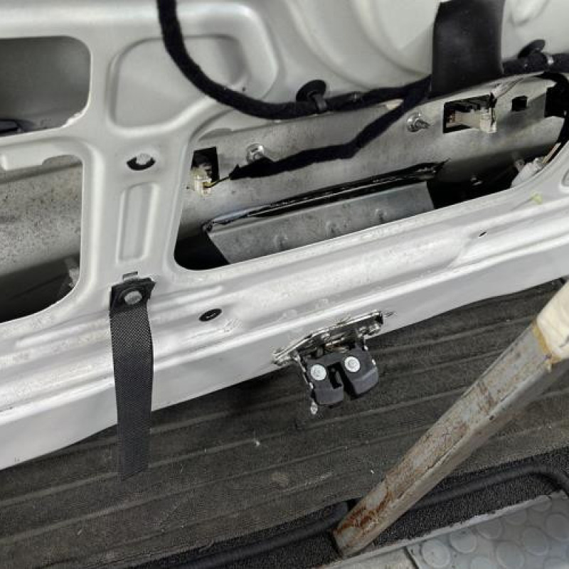 Malle/Hayon arriere FIAT QUBO Photo n°10