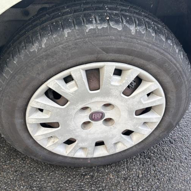Pare choc arriere FIAT QUBO Photo n°19