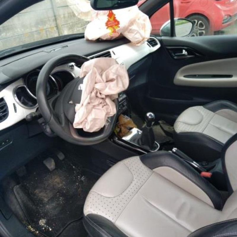 Pare choc arriere CITROEN DS3 Photo n°15