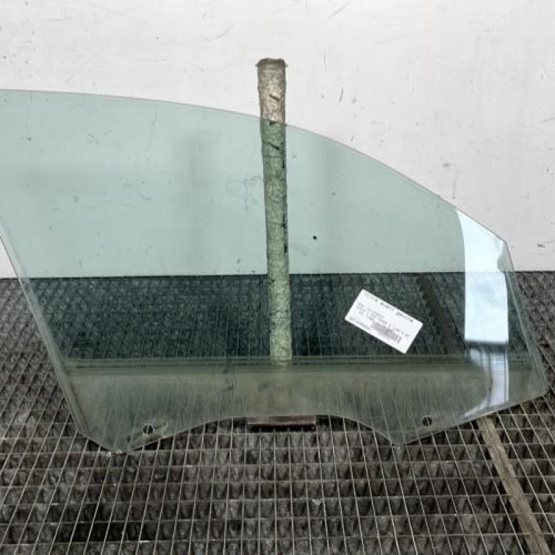Vitre avant gauche BMW SERIE 1 E87 Photo n°4