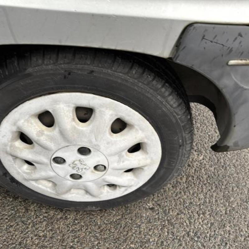 Vitre arriere droit PEUGEOT 106 Photo n°14