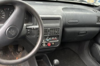 Vitre arriere droit PEUGEOT 106