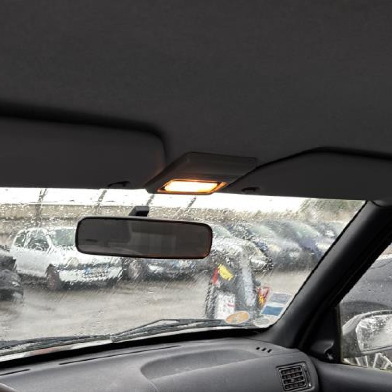 Vitre arriere droit PEUGEOT 106 Photo n°18