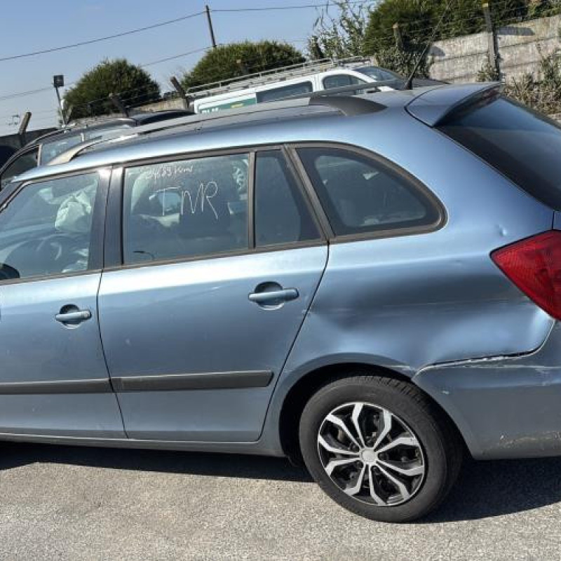 Vitre arriere droit SKODA FABIA 2 Photo n°10