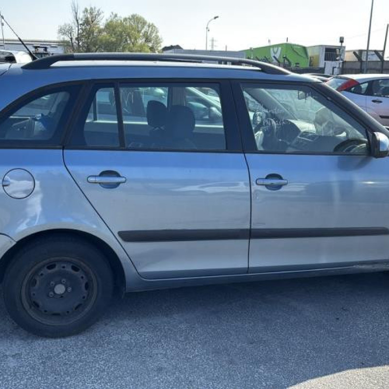 Vitre arriere droit SKODA FABIA 2 Photo n°11