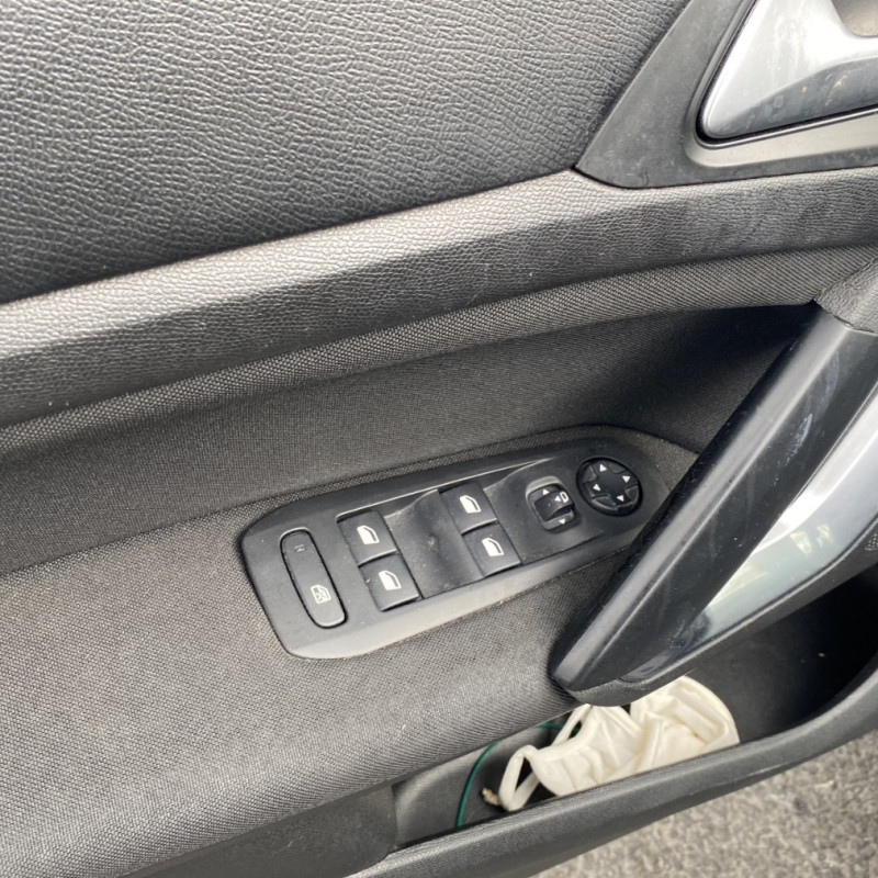PEUGEOT 308 2 PHASE 2 1.5 BLUE HDI - 16V TURBO Photo n°11
