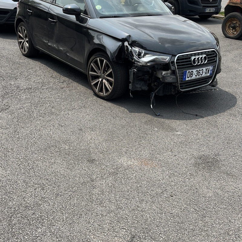 AUDI A1 1 SPORTBACK PHASE 1 1.6 TDI - 16V TURBO Photo n°2