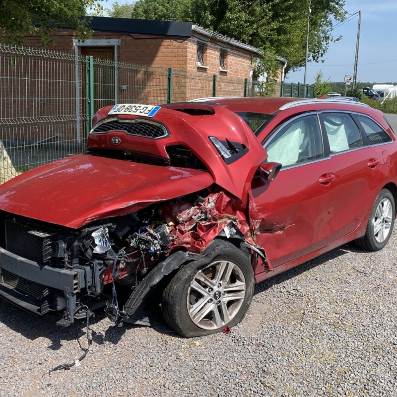 KIA CEE-D 3 SPORT WAGON PHASE 1 BREAK 1.4 GDI - 16V TURBO Photo n°1