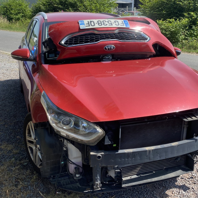 KIA CEE-D 3 SPORT WAGON PHASE 1 BREAK 1.4 GDI - 16V TURBO Photo n°2