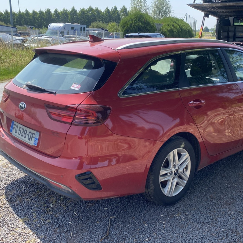 KIA CEE-D 3 SPORT WAGON PHASE 1 BREAK 1.4 GDI - 16V TURBO Photo n°3