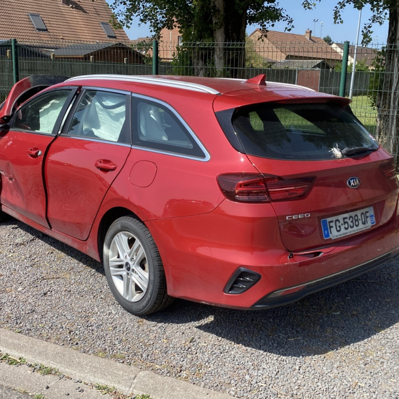 KIA CEE-D 3 SPORT WAGON PHASE 1 BREAK 1.4 GDI - 16V TURBO Photo n°4
