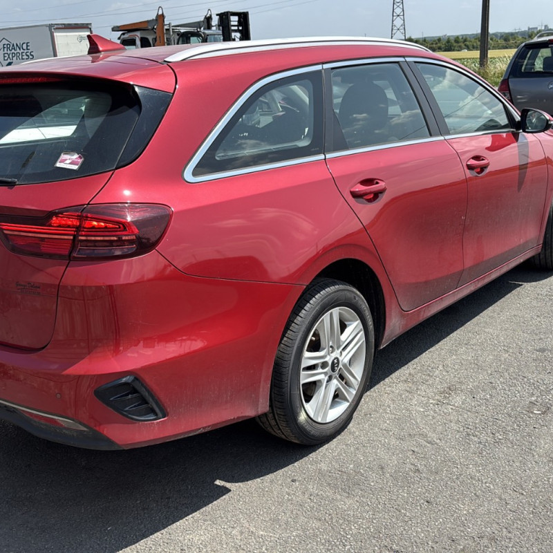 KIA CEE-D 3 SPORT WAGON PHASE 1 BREAK 1.4 GDI - 16V TURBO Photo n°14