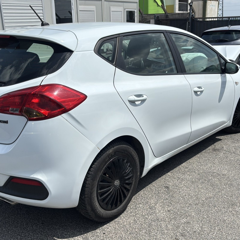 KIA CEE-D 2 PHASE 1 1.4 CRDI - 16V TURBO Photo n°3