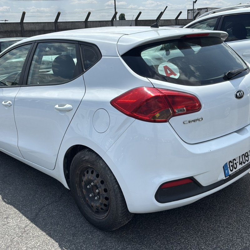 KIA CEE-D 2 PHASE 1 1.4 CRDI - 16V TURBO Photo n°4