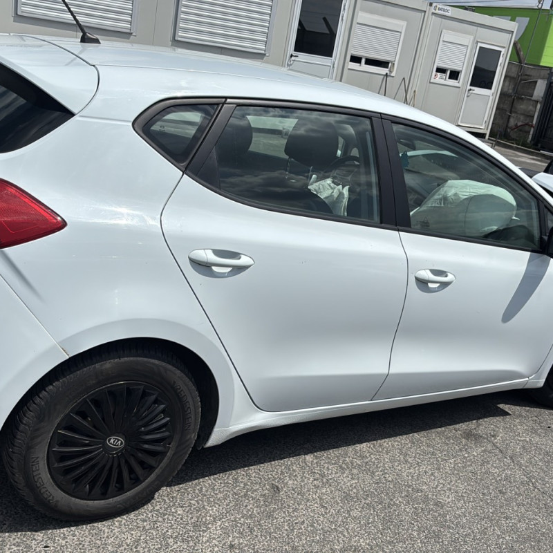 KIA CEE-D 2 PHASE 1 1.4 CRDI - 16V TURBO Photo n°7