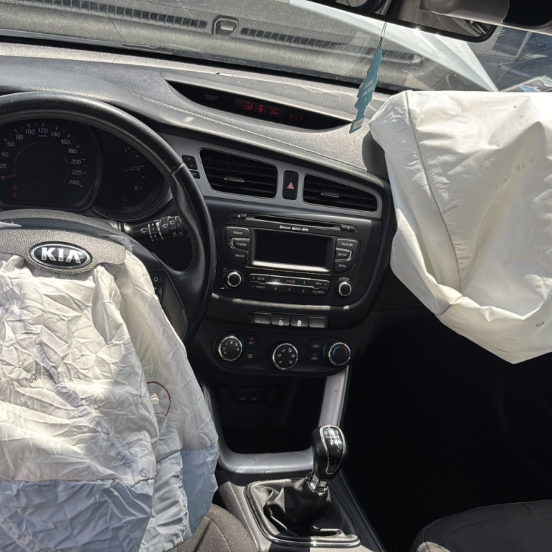 KIA CEE-D 2 PHASE 1 1.4 CRDI - 16V TURBO Photo n°13