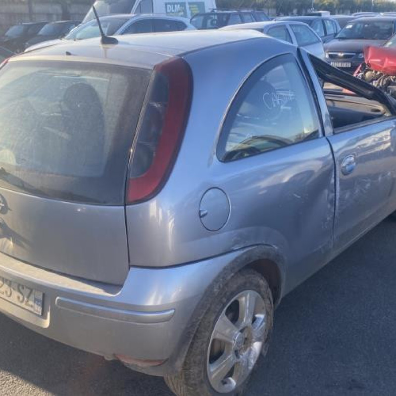 Feu arriere principal droit (feux) OPEL CORSA C Photo n°9