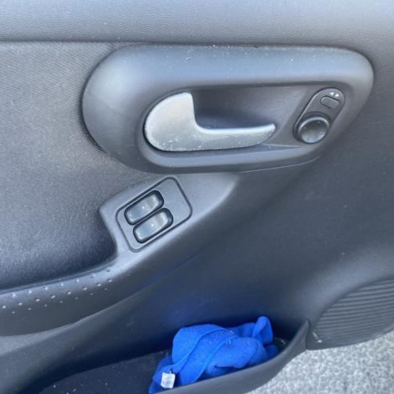 Feu arriere principal droit (feux) OPEL CORSA C Photo n°16