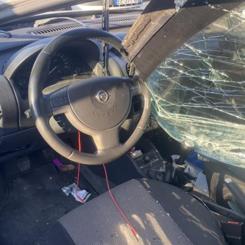 Feu arriere principal droit (feux) OPEL CORSA C Photo n°19