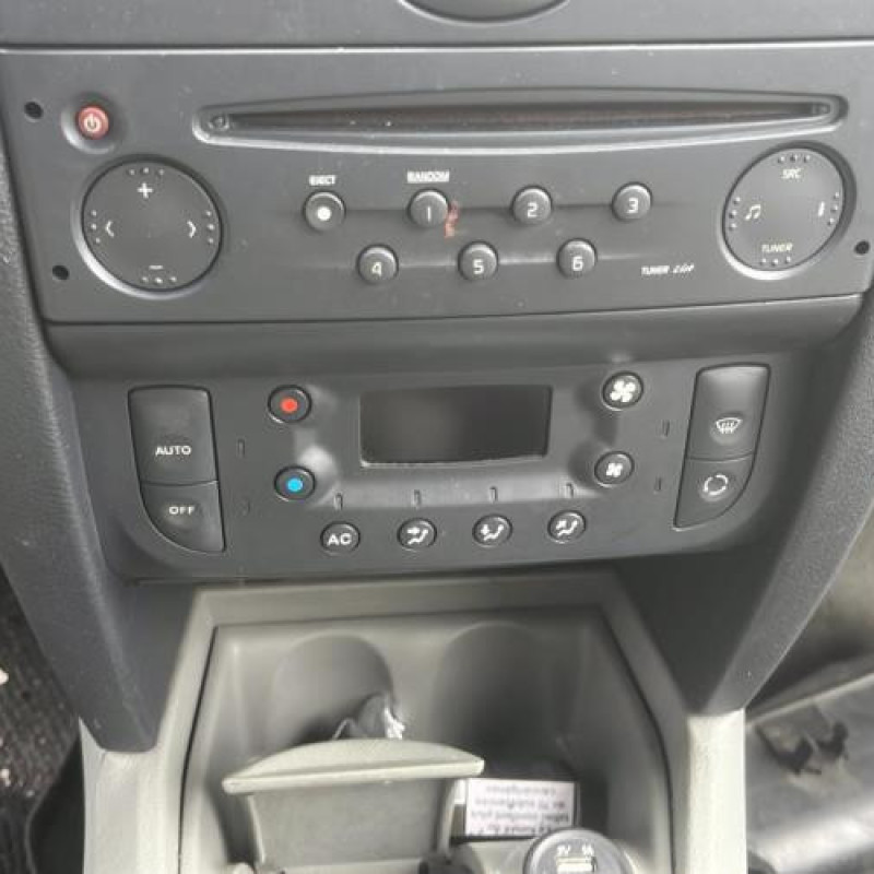 Feu arriere principal gauche (feux) RENAULT CLIO 2 Photo n°6