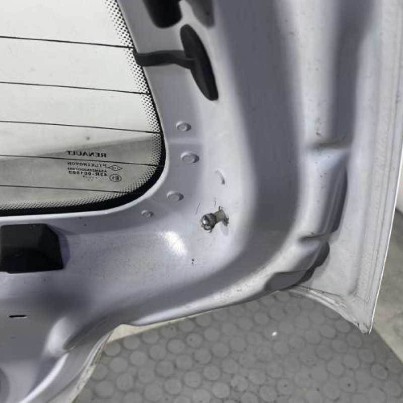 Malle/Hayon arriere RENAULT TWINGO 2 Photo n°11