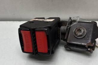 Attache ceinture arriere droit RENAULT CLIO 2 Photo n°1