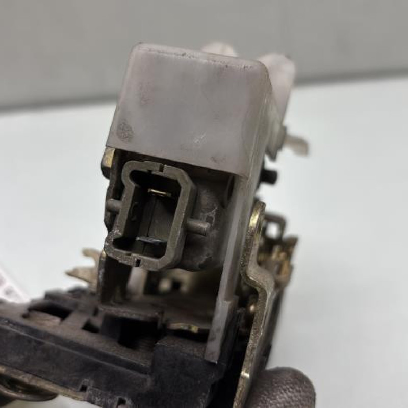 Serrure arriere droit RENAULT CLIO 2 Photo n°4