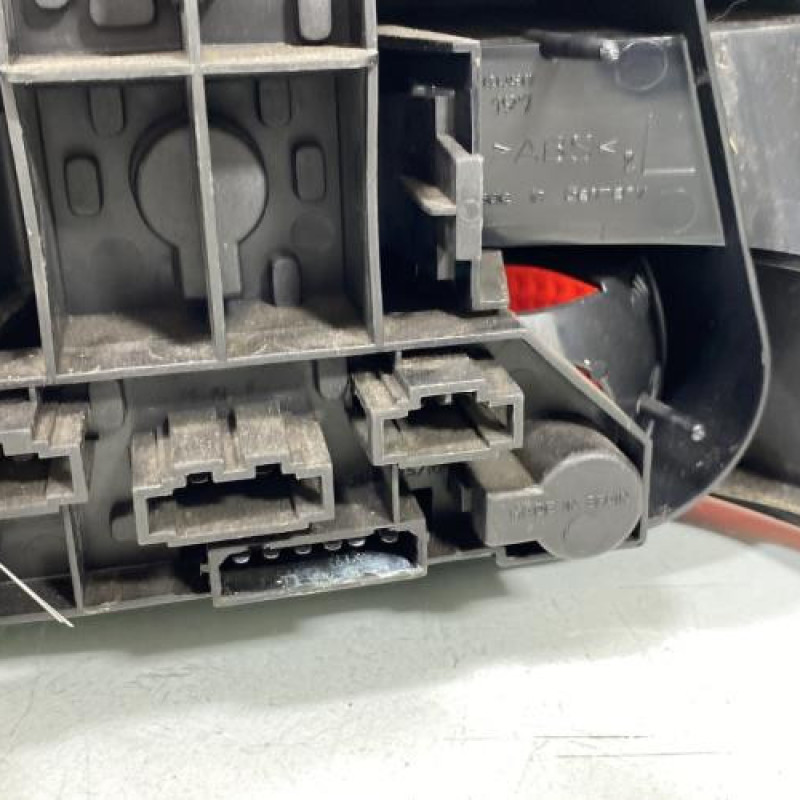 Feu arriere principal gauche (feux) VOLKSWAGEN GOLF 4 Photo n°5