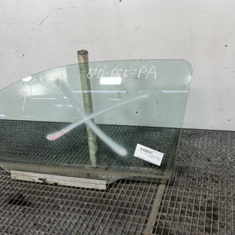 Vitre avant gauche OPEL CORSA C Photo n°3