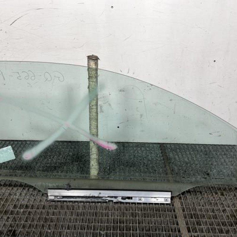 Vitre avant gauche OPEL CORSA C Photo n°4