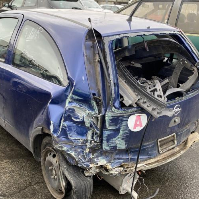Vitre avant gauche OPEL CORSA C Photo n°8