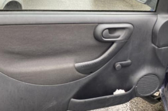 Vitre avant gauche OPEL CORSA C