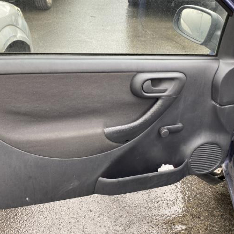 Vitre avant gauche OPEL CORSA C Photo n°13