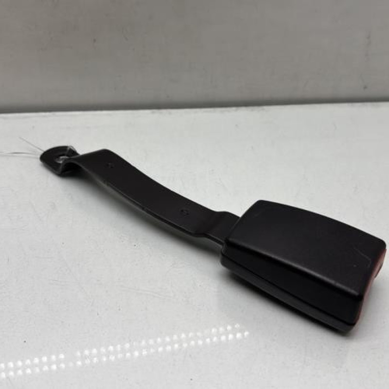 Attache ceinture avant droit VOLKSWAGEN POLO 4 Photo n°3
