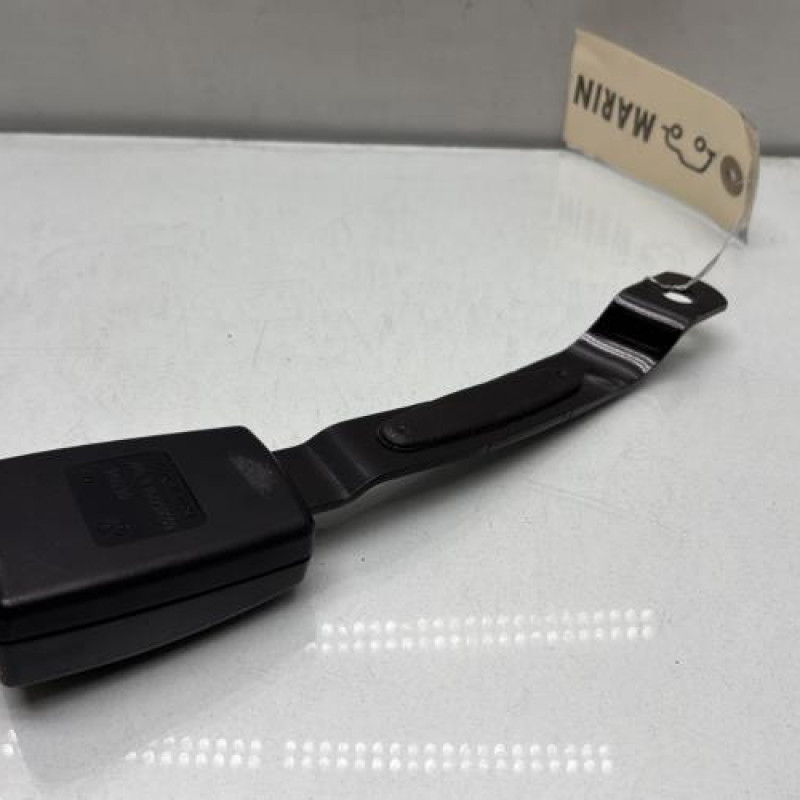 Attache ceinture avant droit VOLKSWAGEN POLO 4 Photo n°4