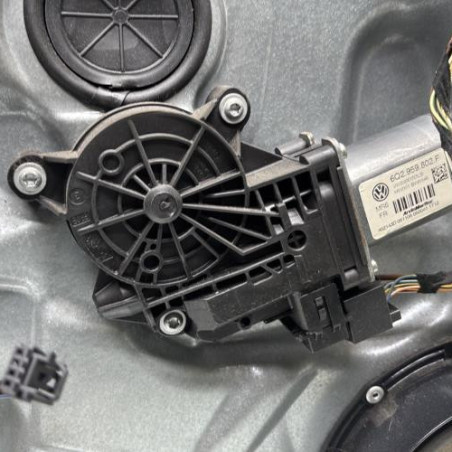 Leve vitre electrique avant gauche VOLKSWAGEN POLO 4