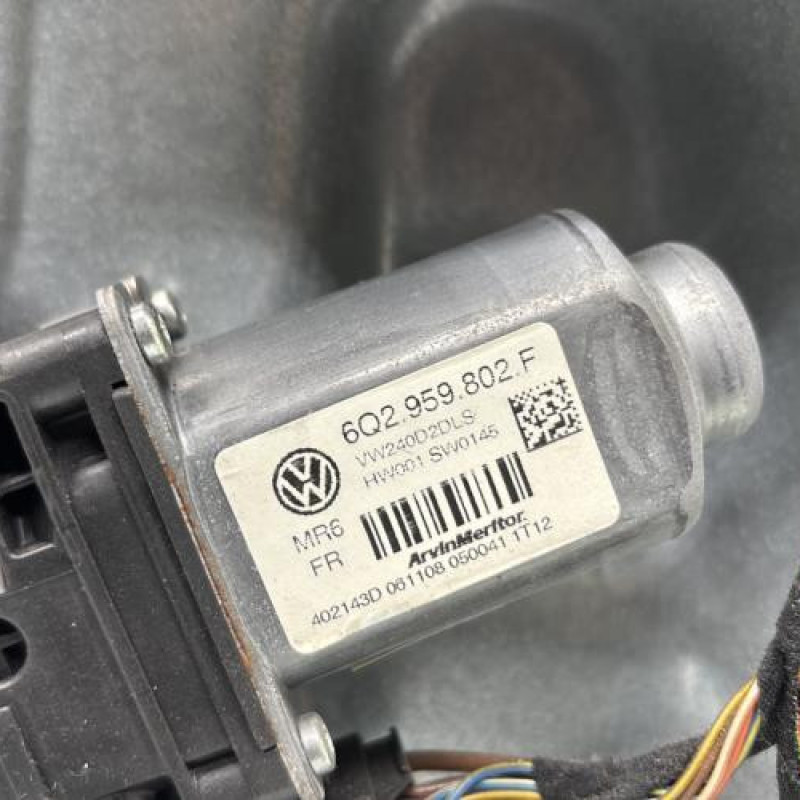 Leve vitre electrique avant gauche VOLKSWAGEN POLO 4 Photo n°3