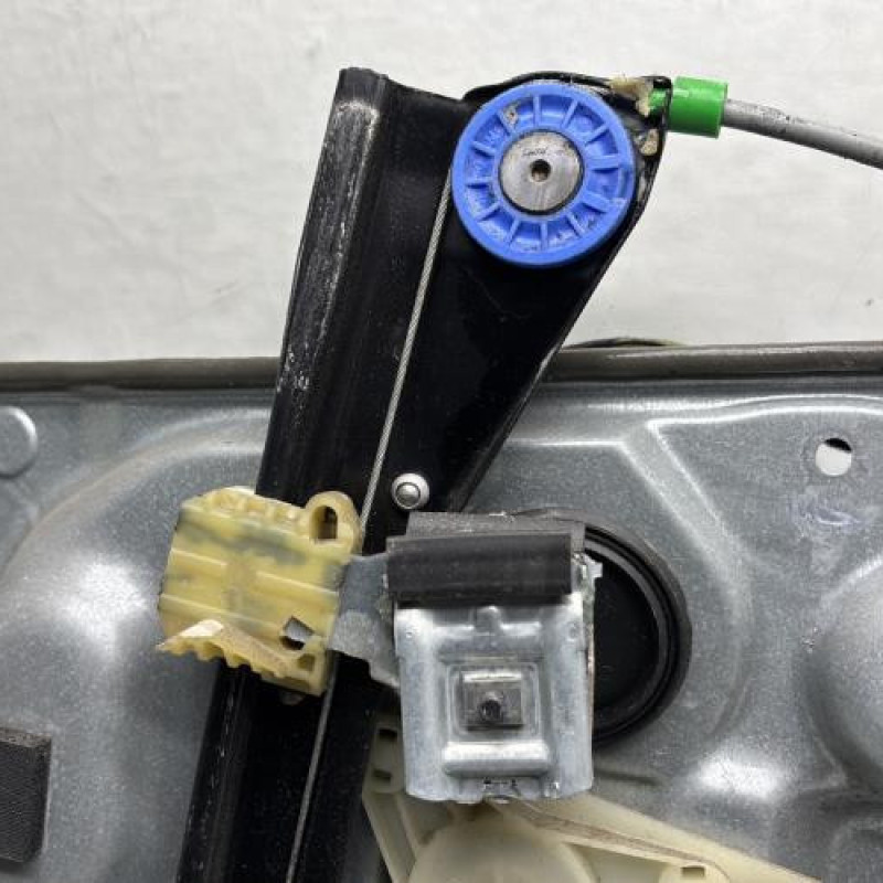 Leve vitre electrique avant gauche VOLKSWAGEN POLO 4 Photo n°6