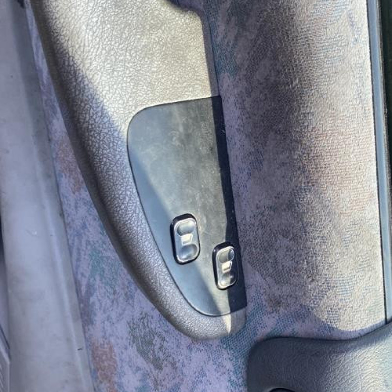 Leve vitre electrique avant gauche PEUGEOT 806 Photo n°14