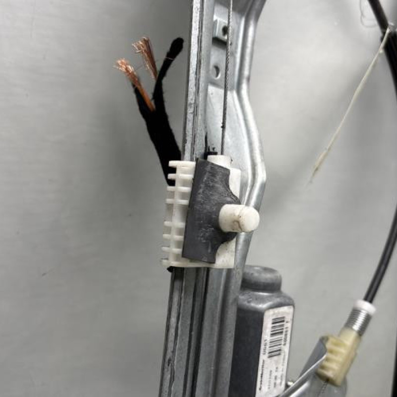 Leve vitre electrique avant droit RENAULT CLIO 3 Photo n°6