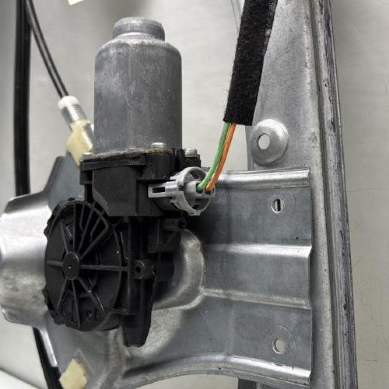Leve vitre electrique avant droit RENAULT CLIO 3 Photo n°8