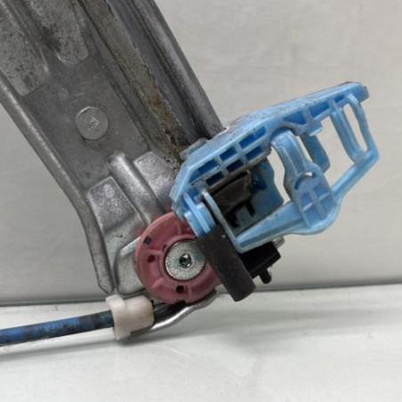 Leve vitre electrique avant droit PEUGEOT 208 1