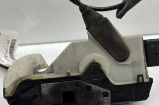 Serrure avant gauche PEUGEOT 208 1