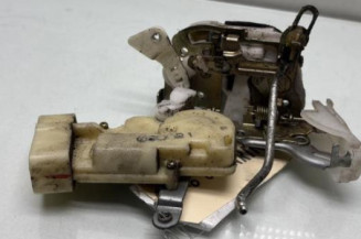 Serrure avant droit TOYOTA YARIS 1