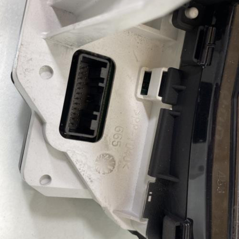Compteur TOYOTA YARIS 2 Photo n°8