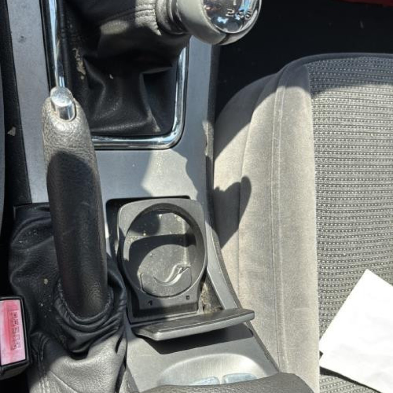 Attache ceinture avant gauche PEUGEOT 407 Photo n°20